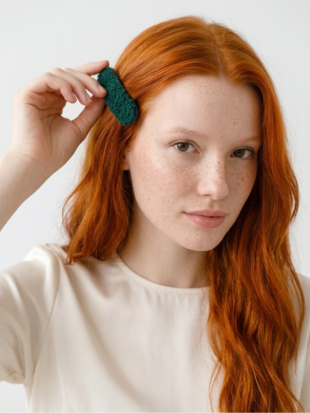 Women’s Cozy Sherpa Snap Hair Clips – Green & Burgundy Set of 2